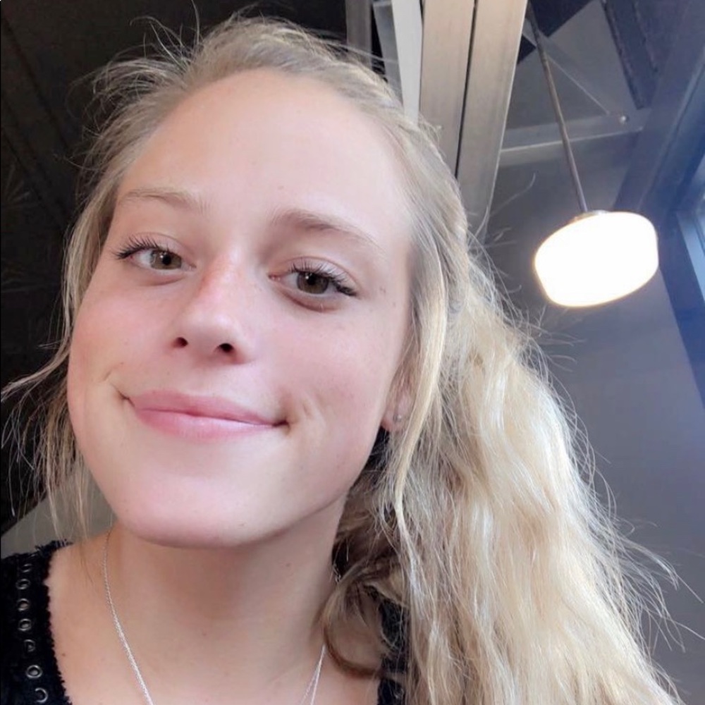 Meet your Posher, Olivia